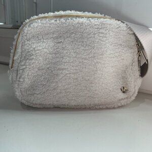 Lululemon Everywhere Fleece Sherpa Belt Bag LARGE 2L White